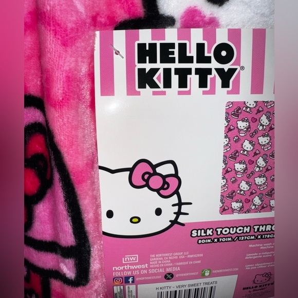 Hello Kitty Valentines Candy Hearts Blanket - Picture 3 of 3